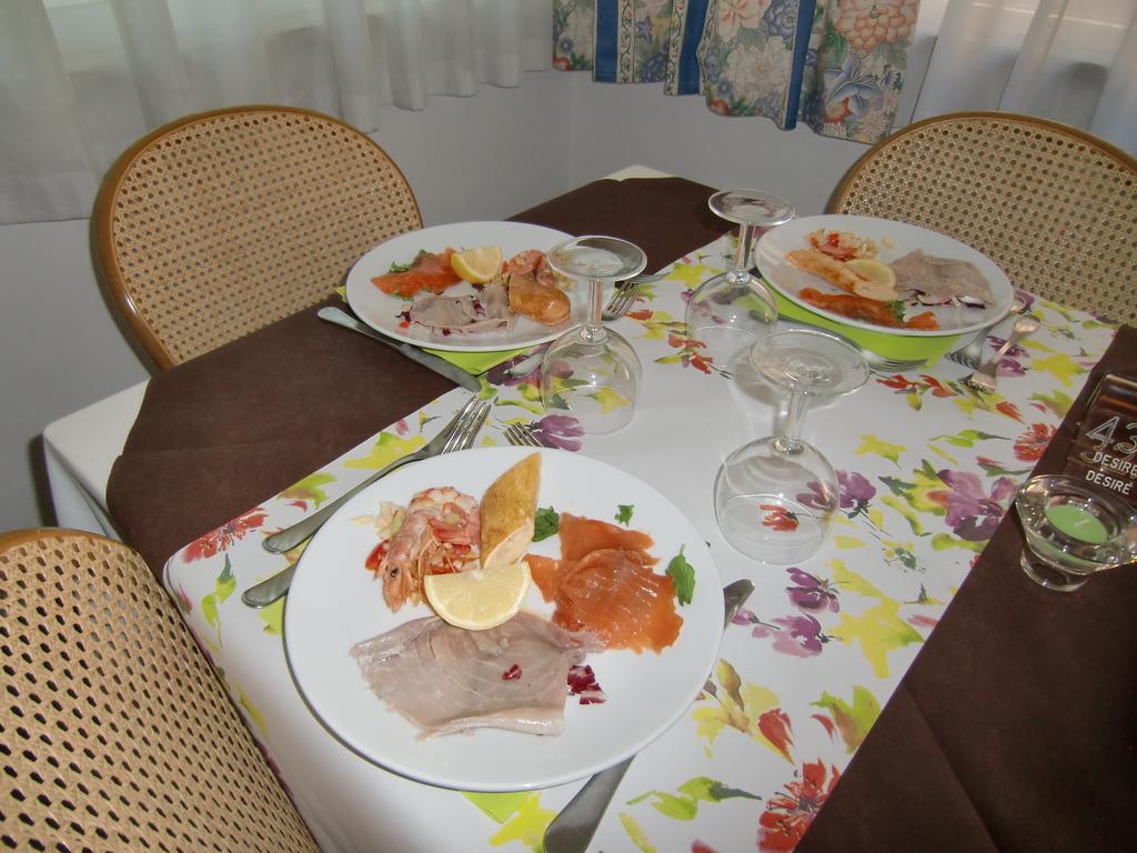 Hotel Desire' Riccione Esterno foto