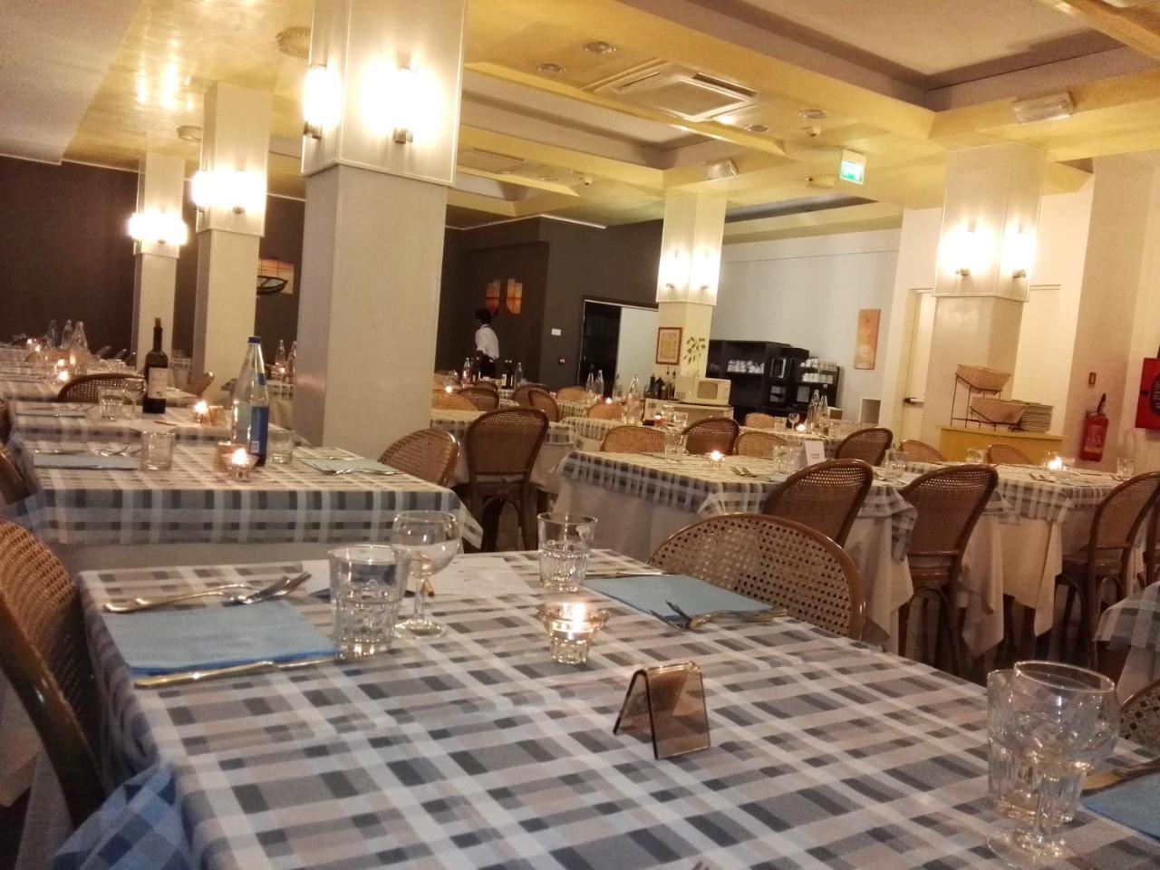 Hotel Desire' Riccione Esterno foto