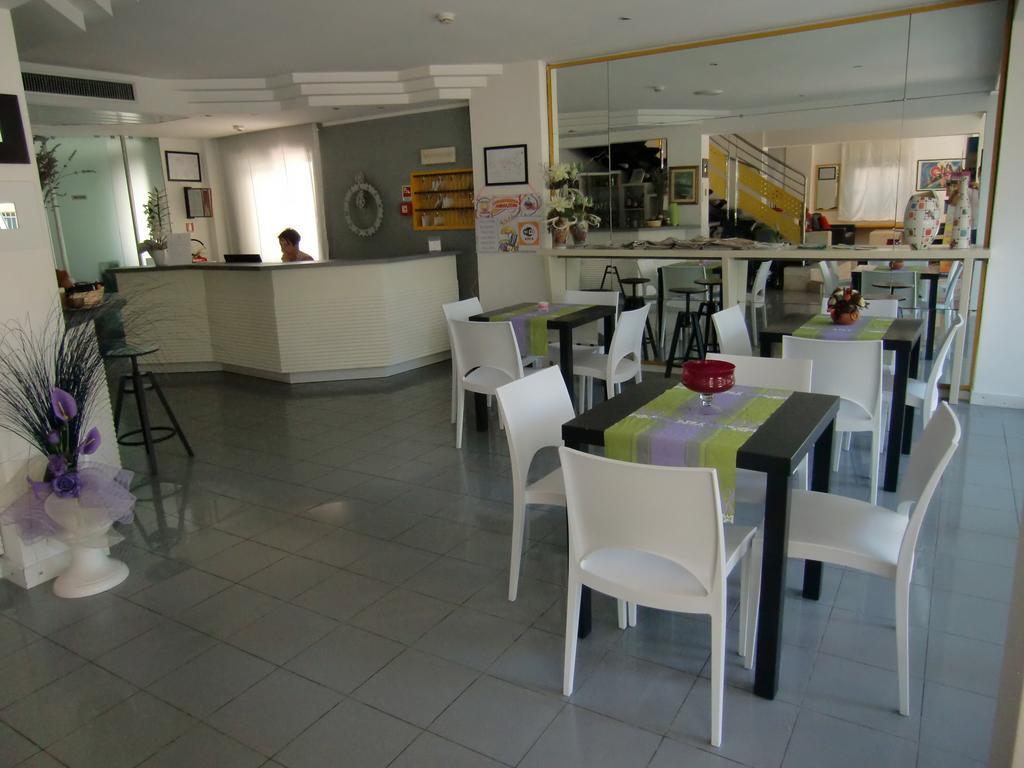 Hotel Desire' Riccione Esterno foto