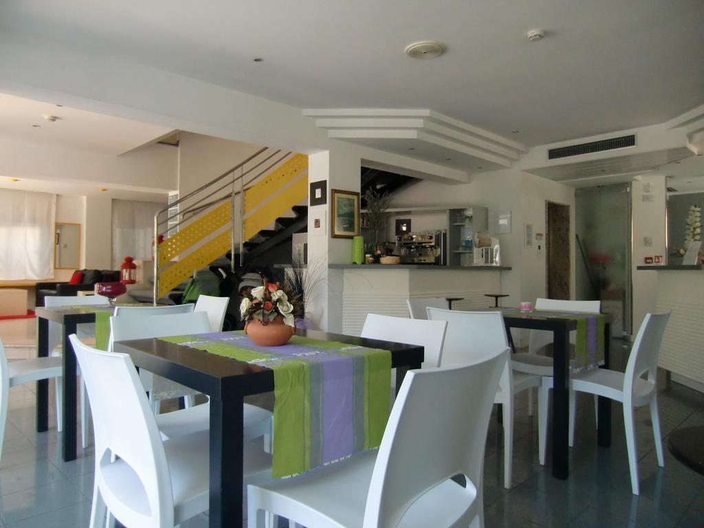 Hotel Desire' Riccione Esterno foto